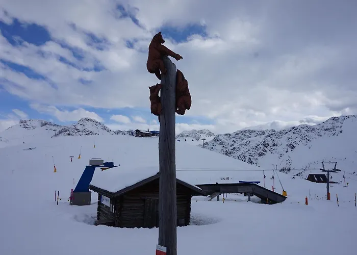 The Window To The Mountains Daire *