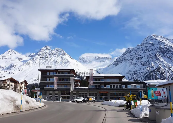 The Window To The Mountains Daire *